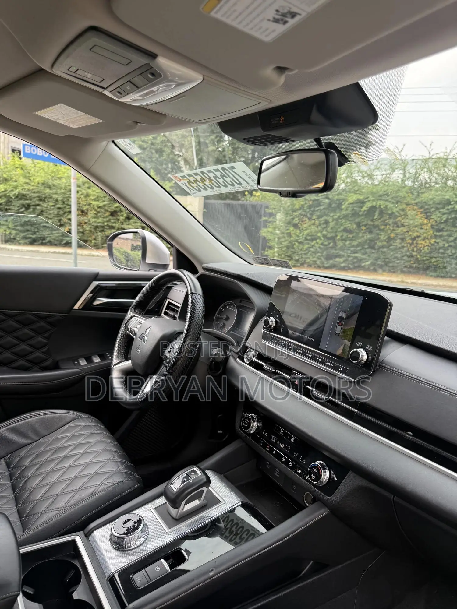 Mitsubishi Outlander SEL Launch Edition 2022 Silver