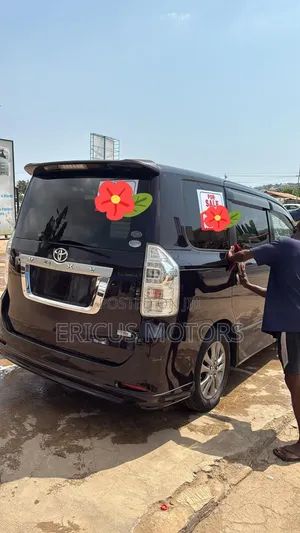 Toyota Voxy 2012 Gray