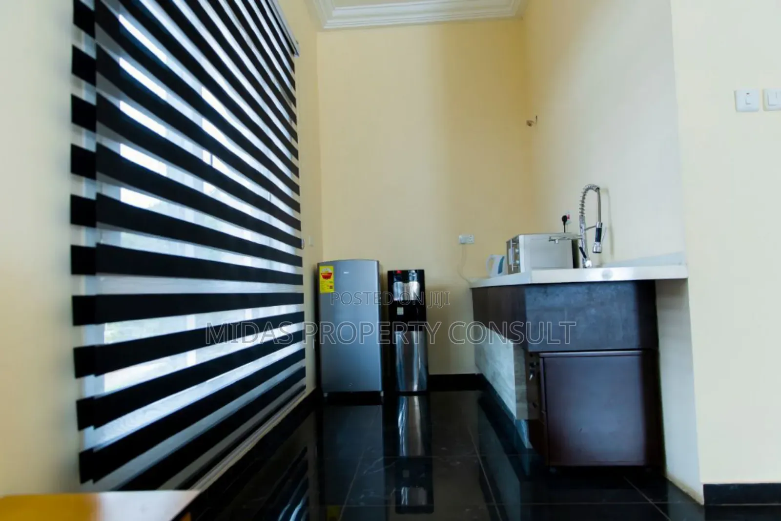 Furnished 3bdrm Apartment in Ridge for sale