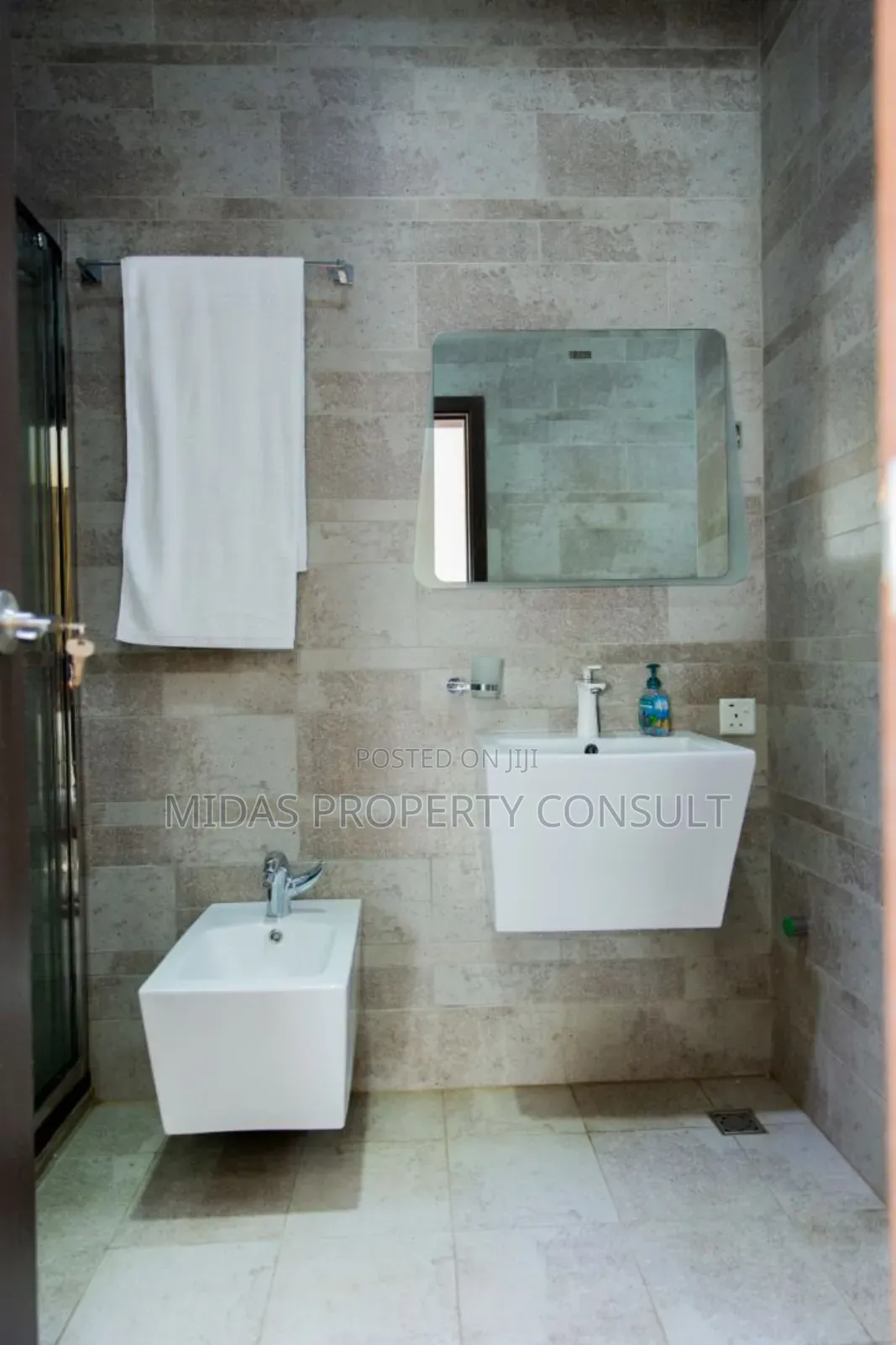 Furnished 3bdrm Apartment in Ridge for sale