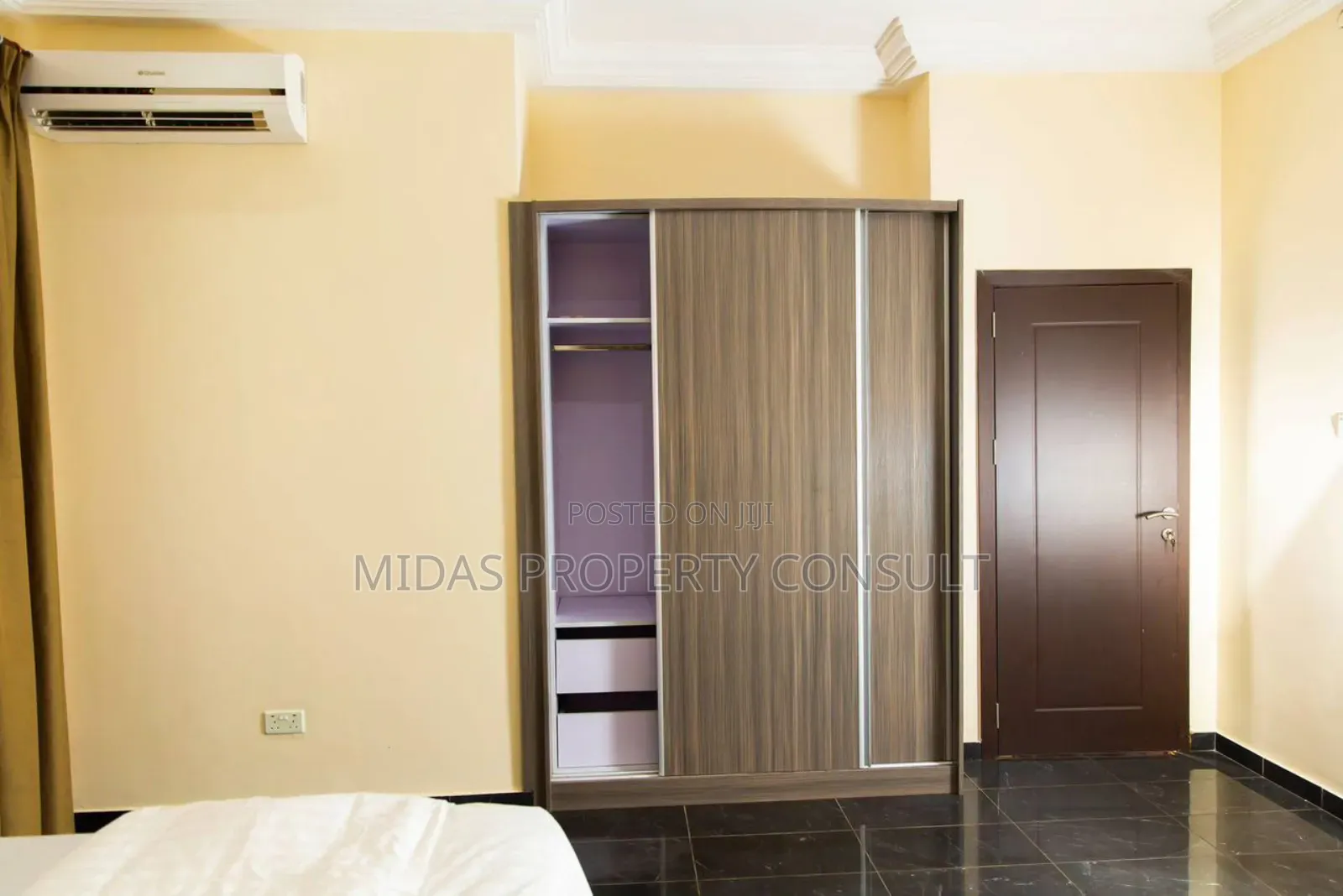 Furnished 3bdrm Apartment in Ridge for sale