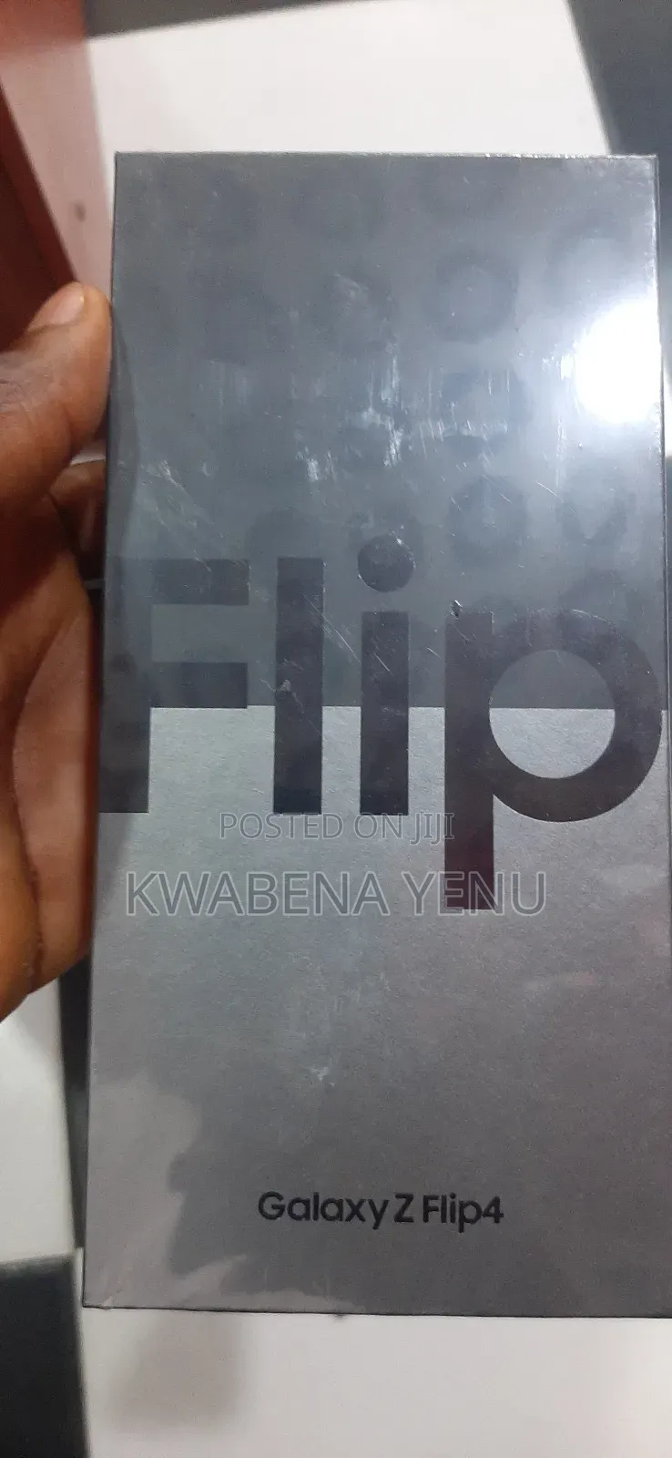 New Samsung Galaxy Z Flip4 256 GB Gold
