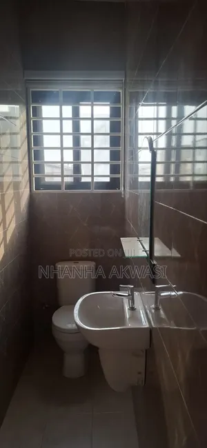 2bdrm Apartment in Lashibi Drc, Tema Metropolitan for rent