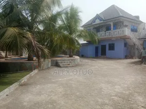 10bdrm House in Alex Otuo Properties, Kumasi Metropolitan for sale