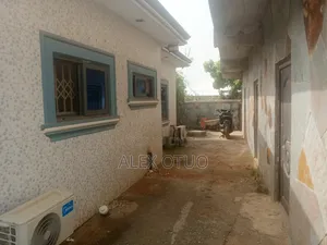 10bdrm House in Alex Otuo Properties, Kumasi Metropolitan for sale