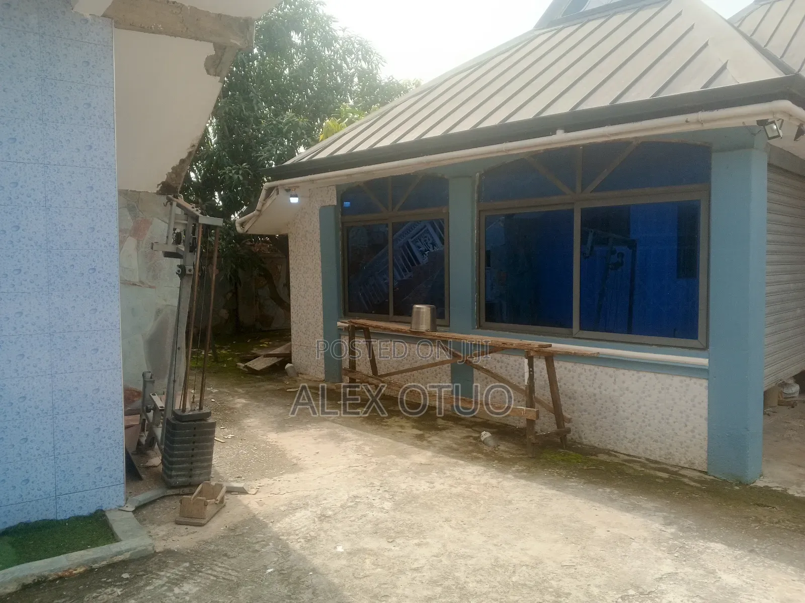 10bdrm House in Alex Otuo Properties, Kumasi Metropolitan for sale