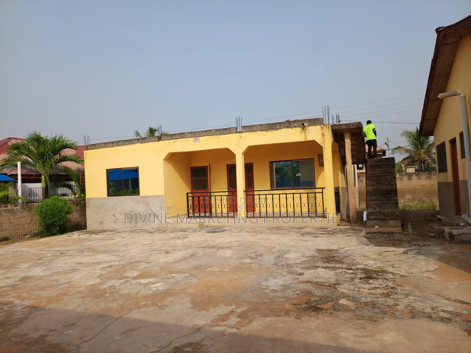 4bdrm Apartment in Santa Maria, Accra Metropolitan for sale