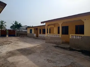 4bdrm Apartment in Santa Maria, Accra Metropolitan for sale