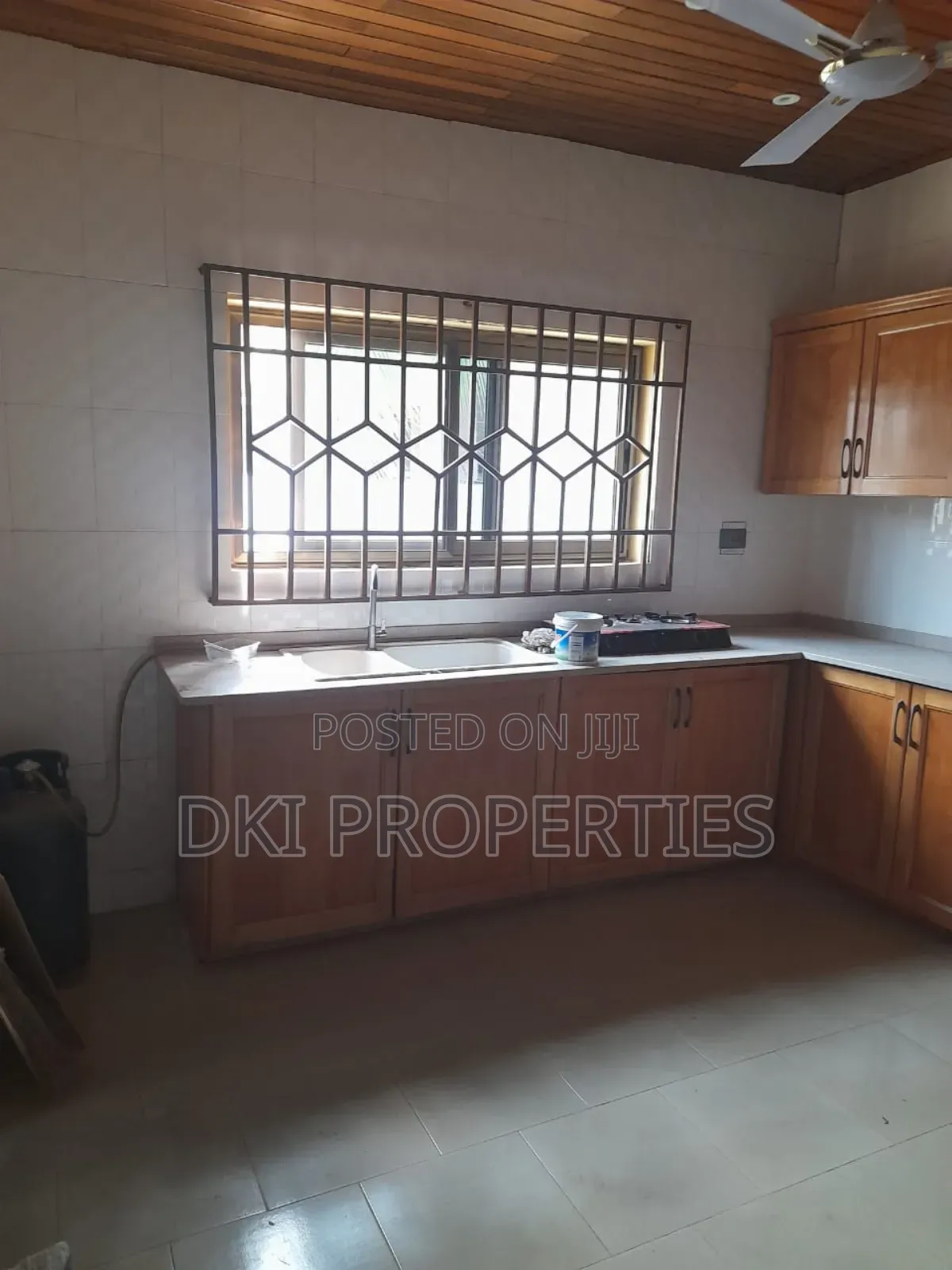5bdrm House in Dki Properties, Adenta for rent