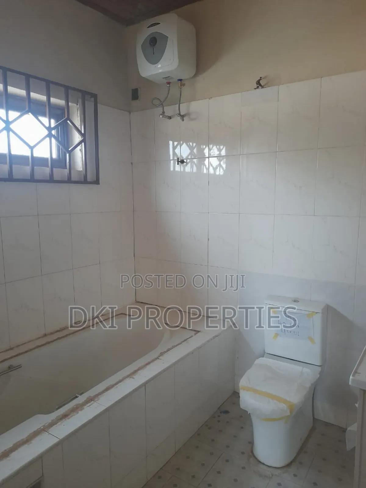 5bdrm House in Dki Properties, Adenta for rent