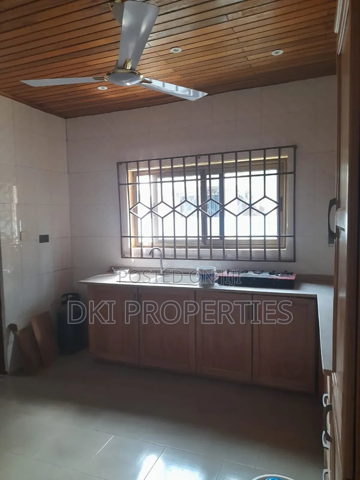 5bdrm House in Dki Properties, Adenta for rent