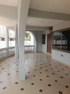 5bdrm House in Dki Properties, Adenta for rent