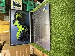 Laptop Lenovo LOQ 15IRH8 24GB Intel Core I7 SSHD (Hybrid) 1T