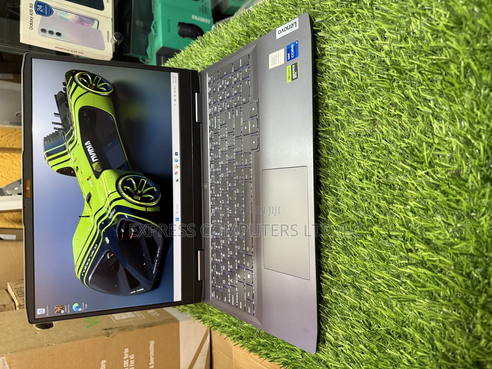 Laptop Lenovo LOQ 15IRH8 24GB Intel Core I7 SSHD (Hybrid) 1T