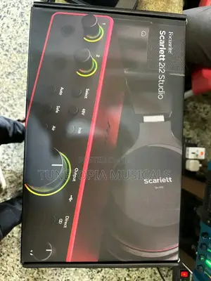 Focusrite Scarlett 2i2 Studio (4th Generation) Bundle.