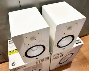 Yamaha Hs8w 8-inch Powered Studio Monitors In White.