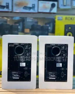 Yamaha Hs8w 8-inch Powered Studio Monitors In White.