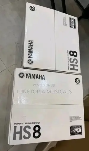 Yamaha Hs8w 8-inch Powered Studio Monitors In White.