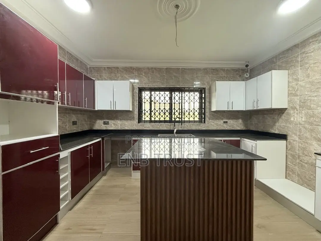 5bdrm Duplex in Lashibi, Baatsona Total for rent