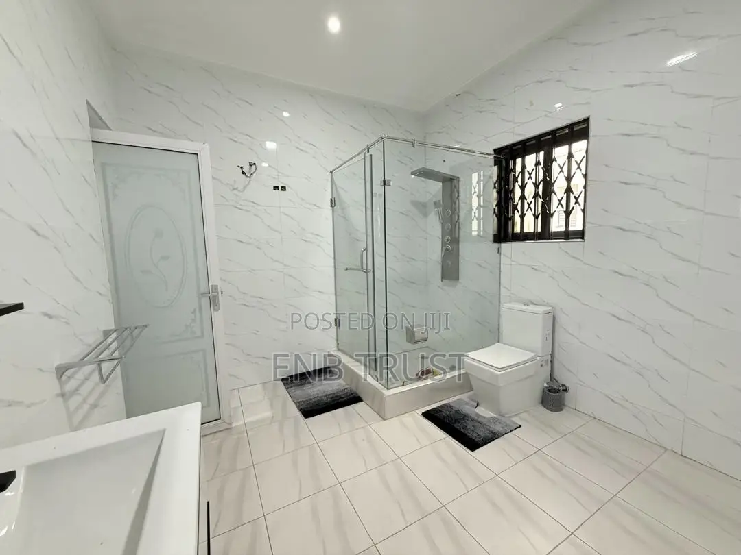 5bdrm Duplex in Lashibi, Baatsona Total for rent