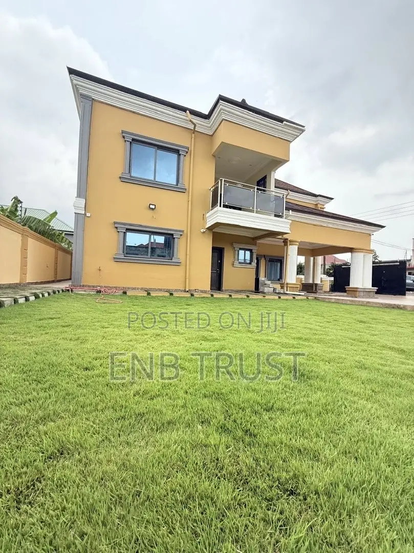 5bdrm Duplex in Lashibi, Baatsona Total for rent