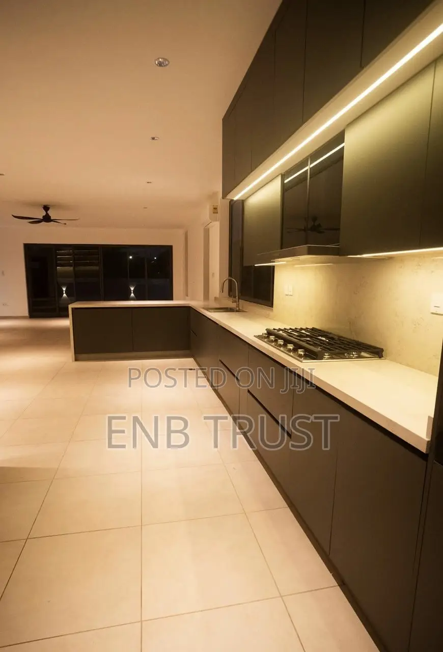3bdrm Duplex in Ashaley Botwe, School Junction for sale