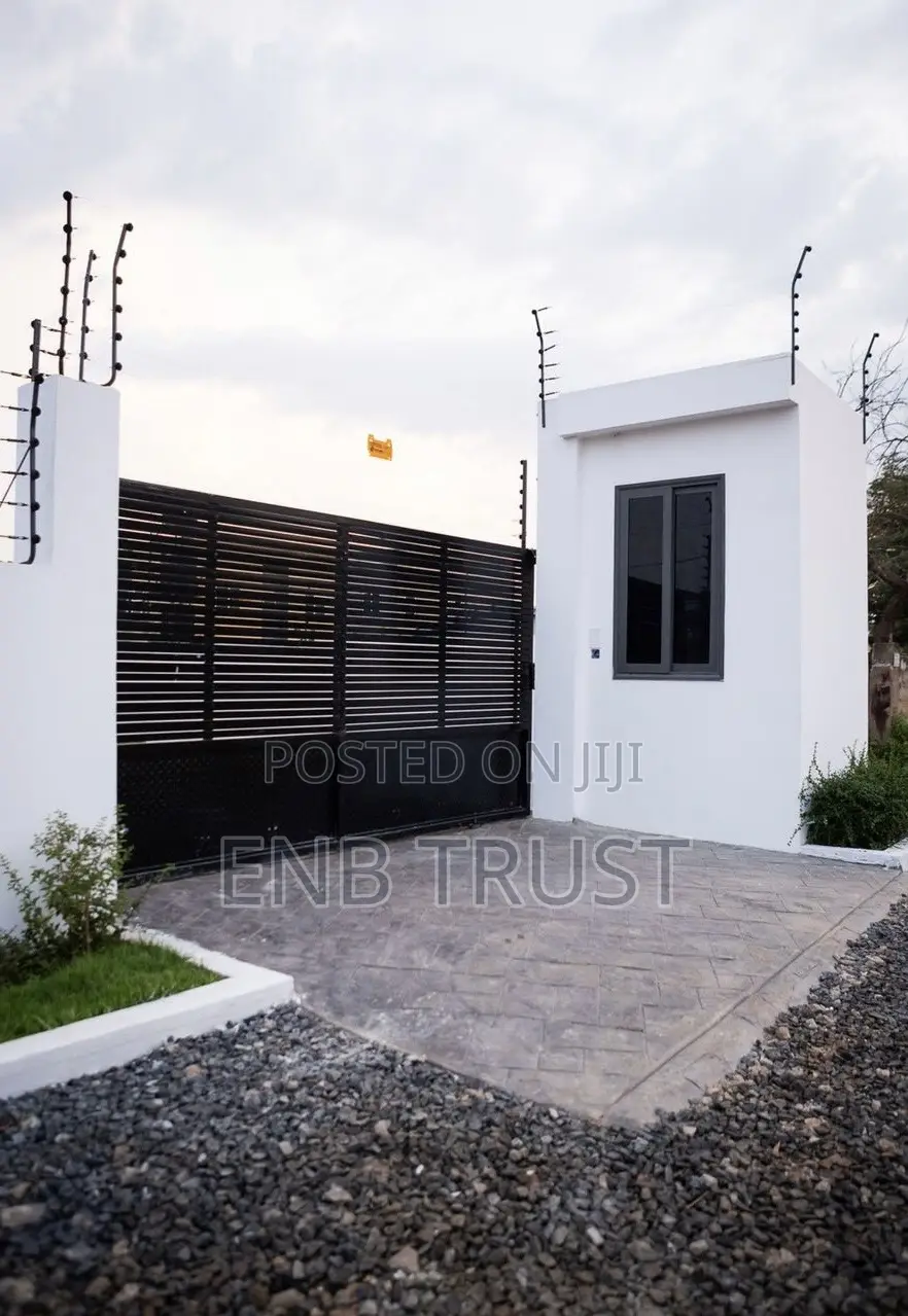 3bdrm Duplex in Ashaley Botwe, School Junction for sale