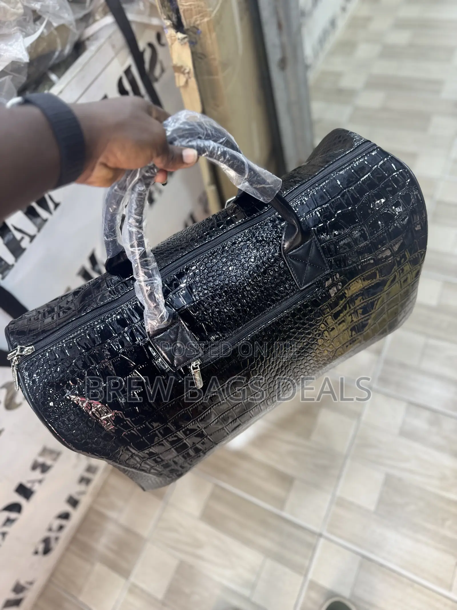 Quality Large Size Smooth Leather Duffle Traveling Bag.