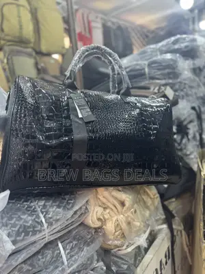Quality Large Size Smooth Leather Duffle Traveling Bag.