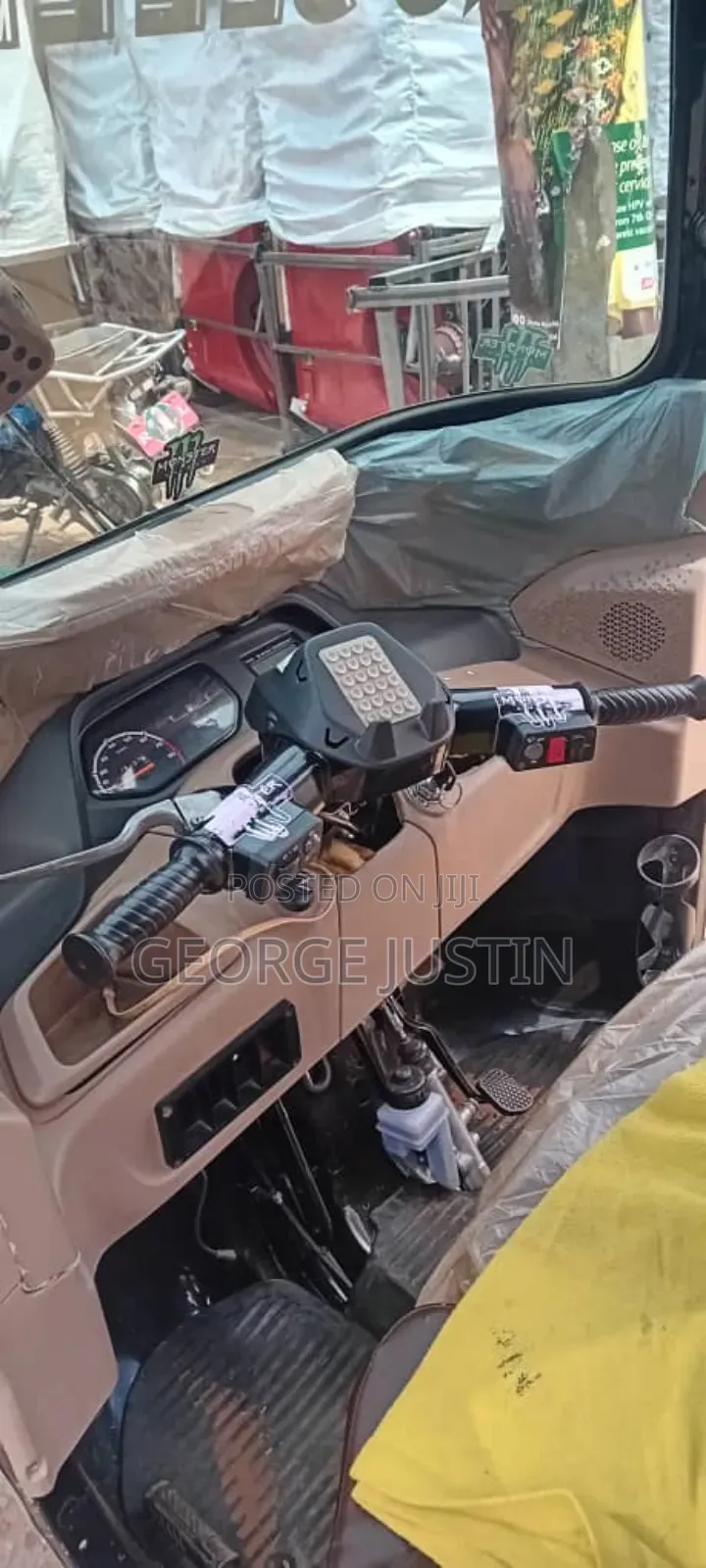 Bajaj RE 2026 Black