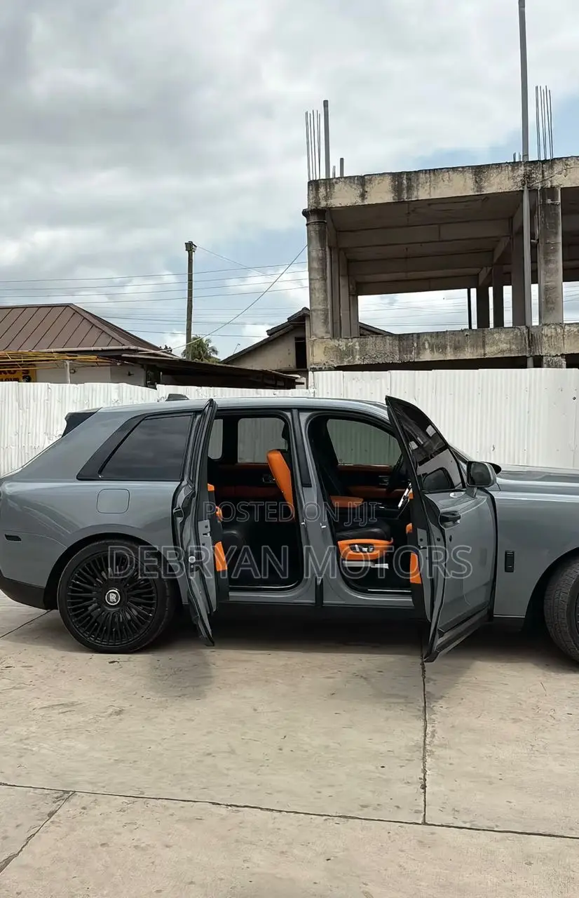 Rolls-Royce Cullinan Black Badge 2022 Gray