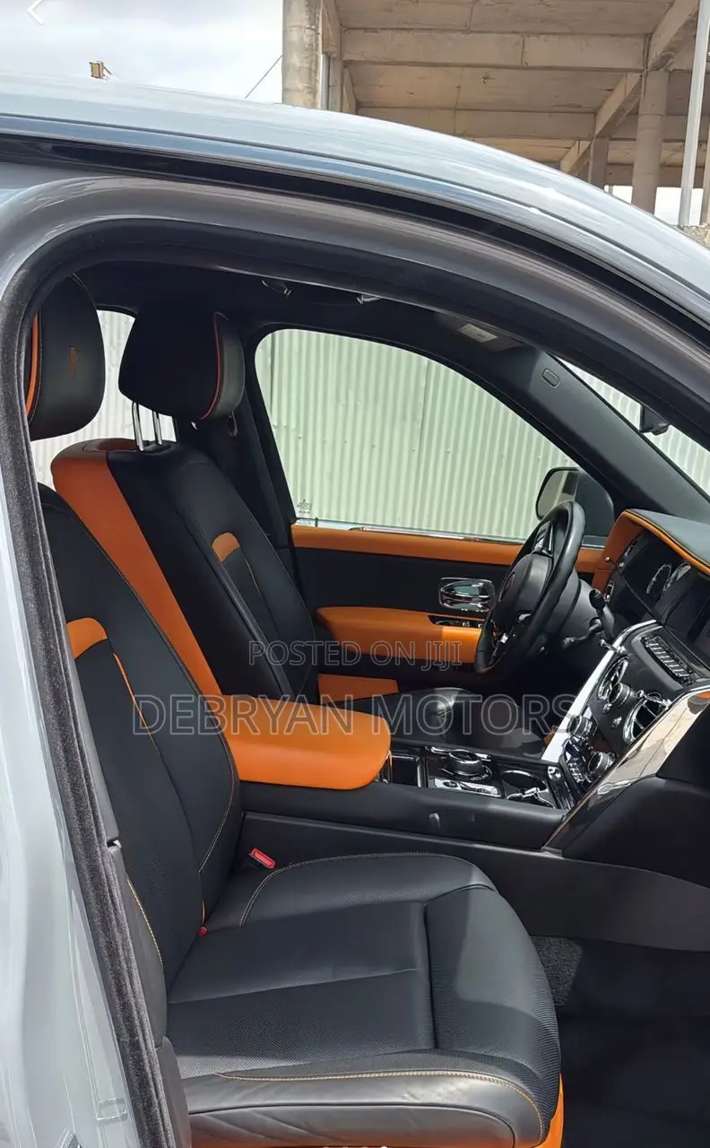 Rolls-Royce Cullinan Black Badge 2022 Gray