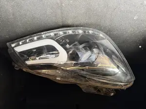 Mercedes Benz C250 Headlight