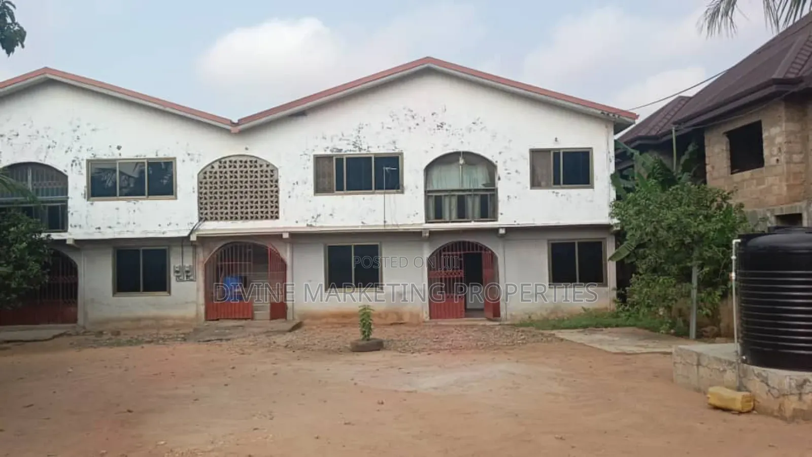 10bdrm House in Fanmilk, Ablekuma for sale