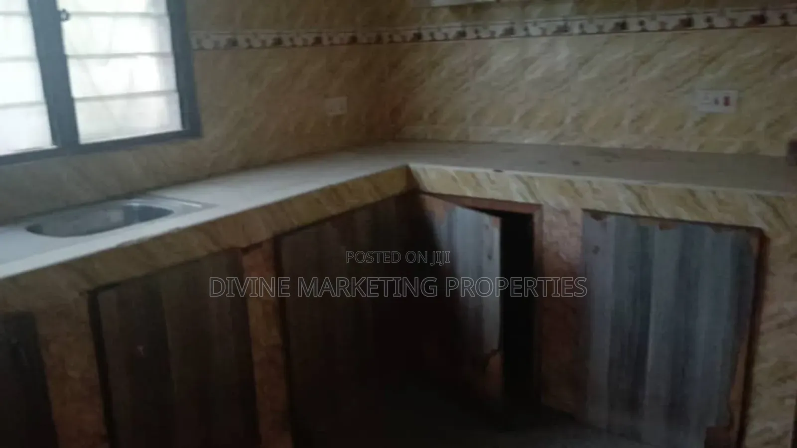 10bdrm House in Fanmilk, Ablekuma for sale