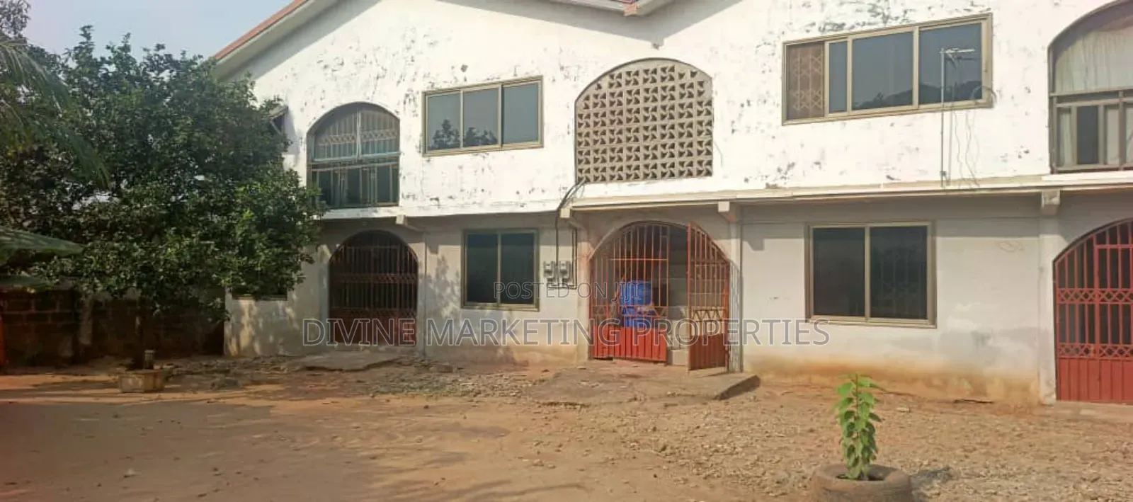 10bdrm House in Fanmilk, Ablekuma for sale