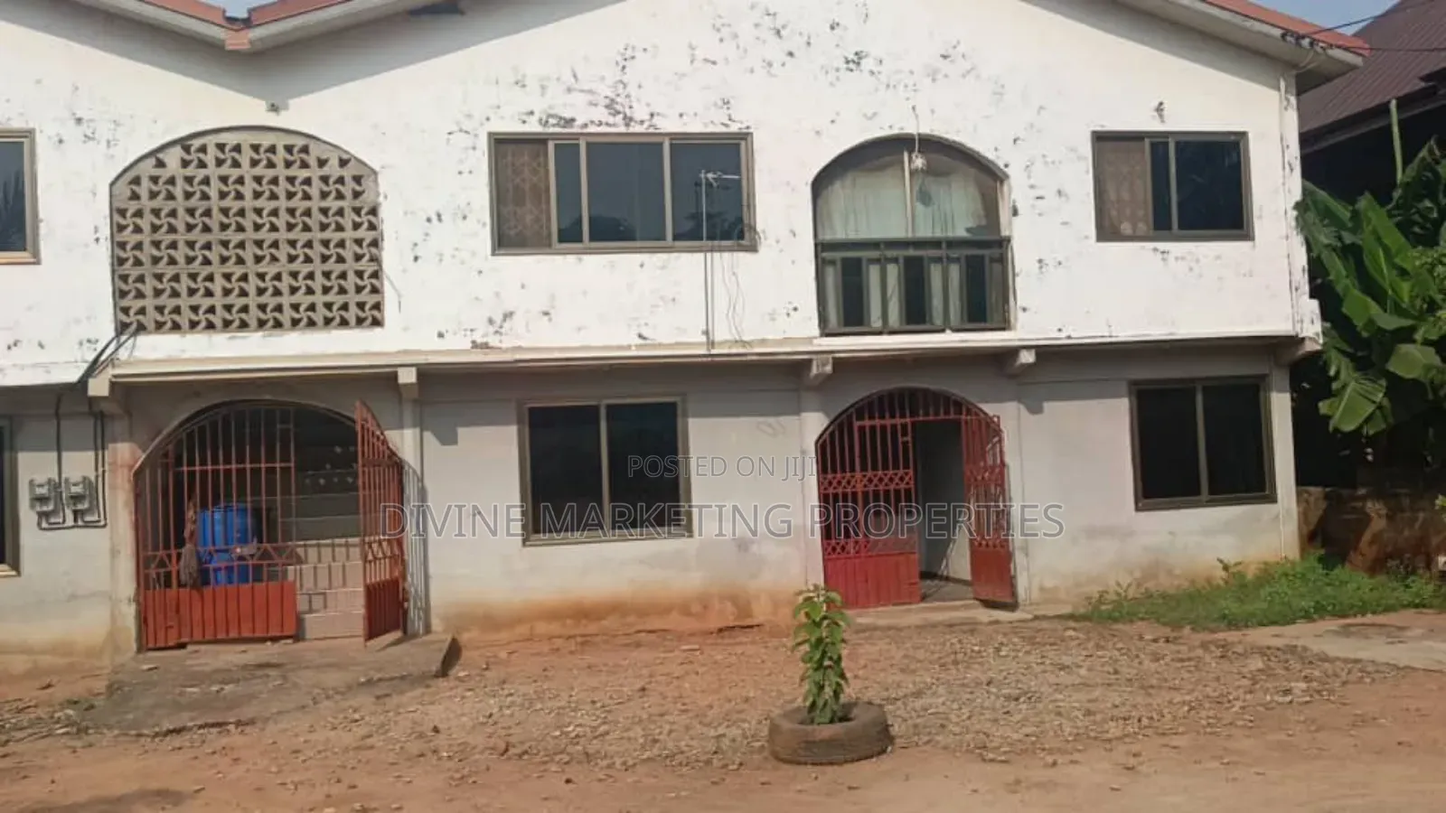 10bdrm House in Fanmilk, Ablekuma for sale