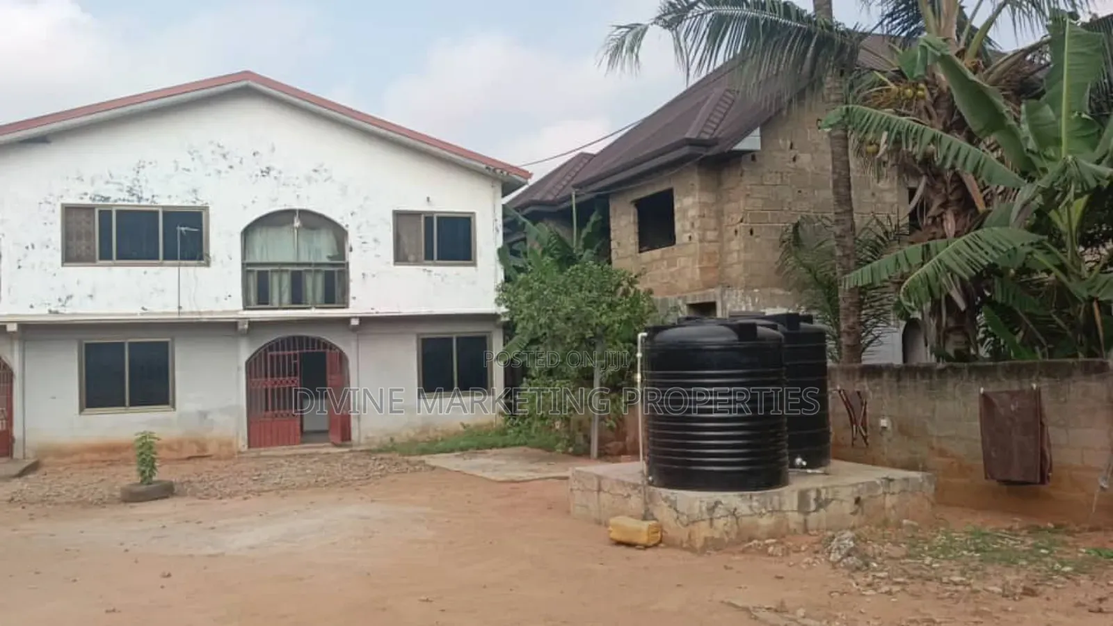 10bdrm House in Fanmilk, Ablekuma for sale