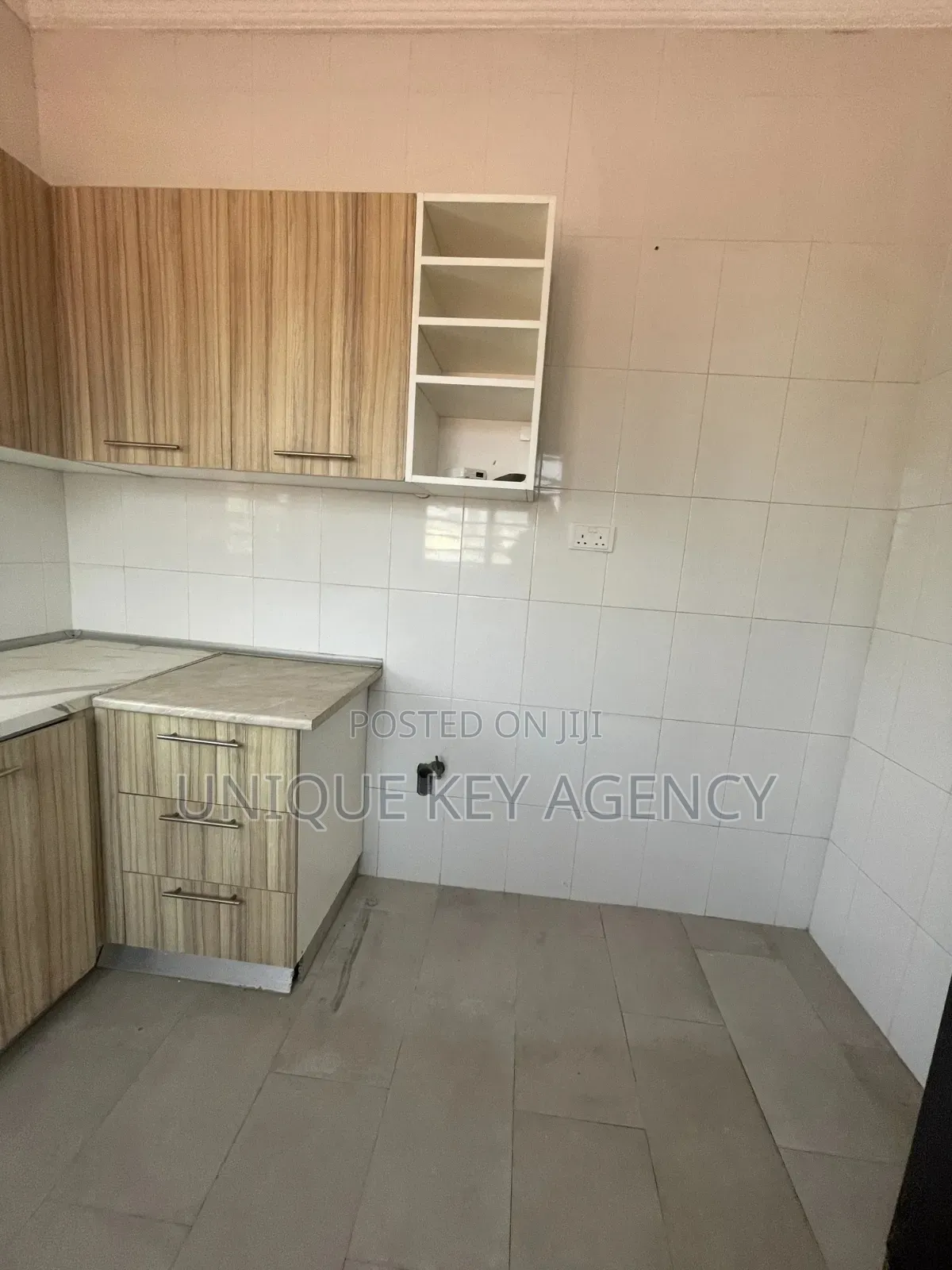 3bdrm Apartment in Unique Key Agency, Dzorwulu for rent