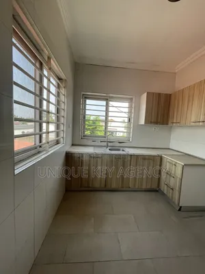 3bdrm Apartment in Unique Key Agency, Dzorwulu for rent