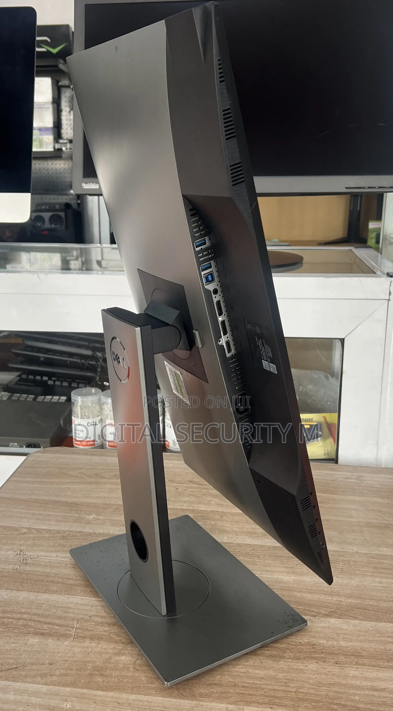 Dell Ultrasharp U2719d - Led Monitor - 27" QHD Wide 1440p.