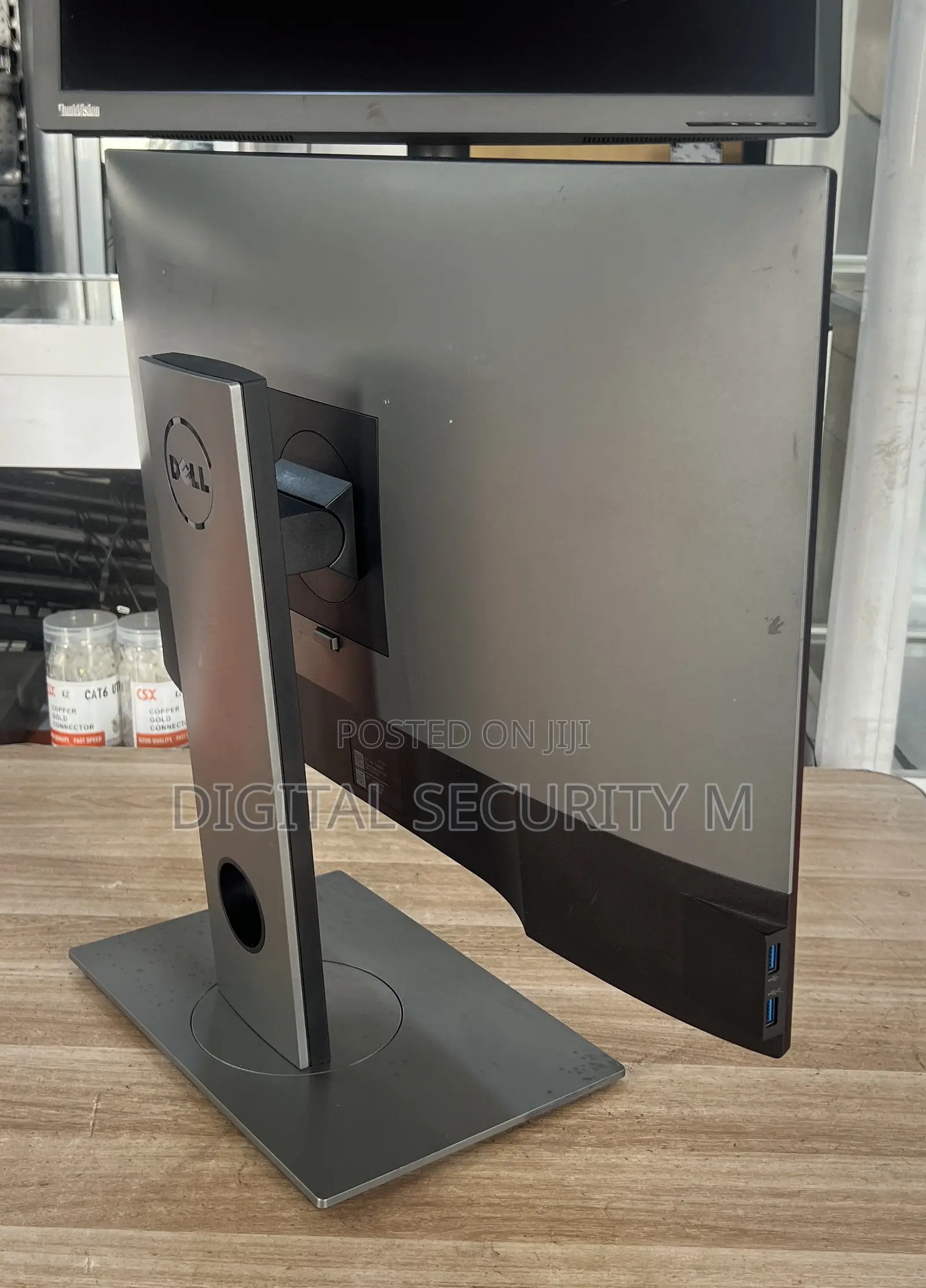 Dell Ultrasharp U2719d - Led Monitor - 27" QHD Wide 1440p.