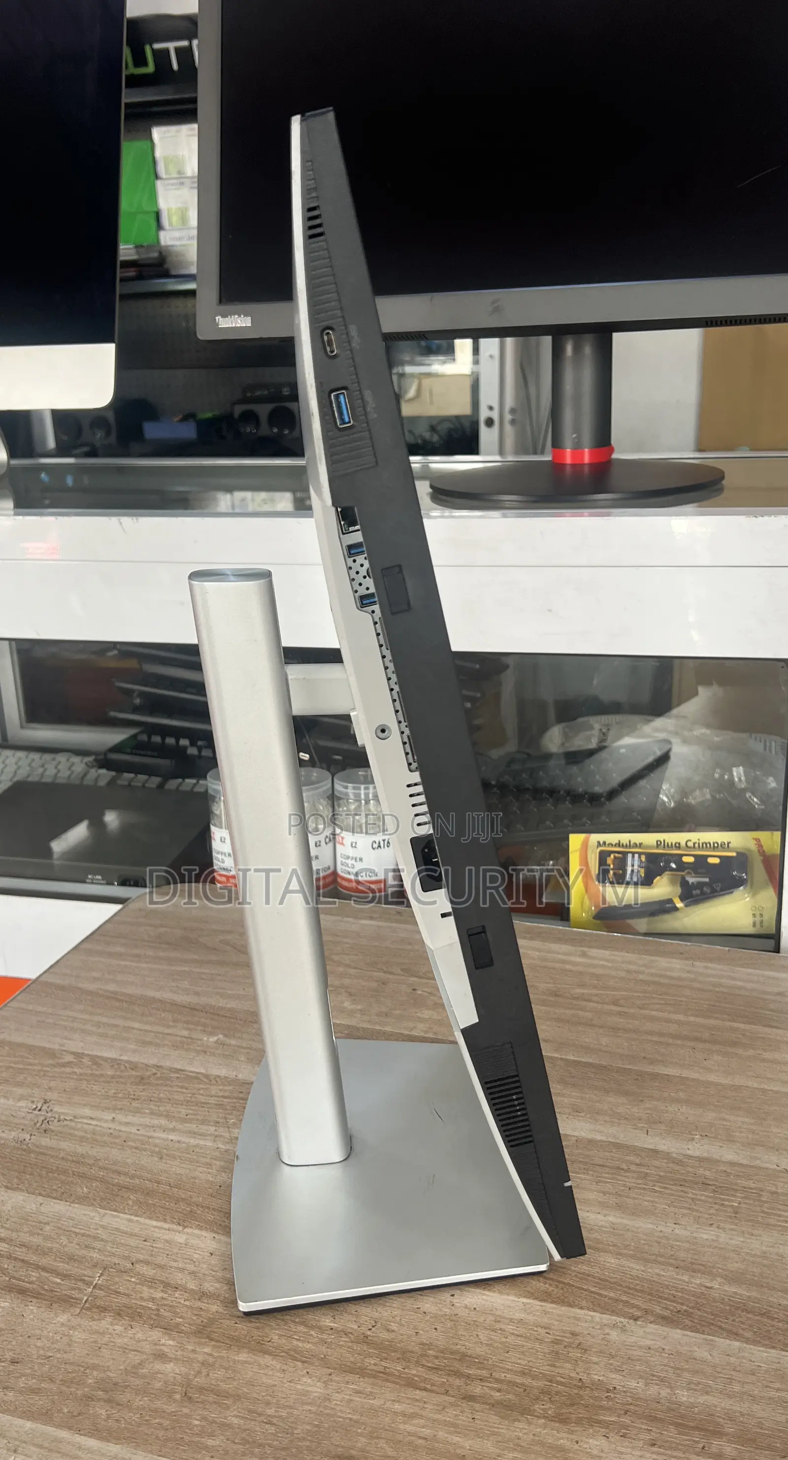 Dell Ultrasharp 24 Usb-C Hub Monitor - U2421e