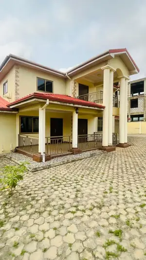 5bdrm House in Hometrust Properties, Pokuase for sale