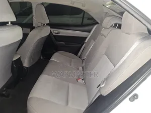 Toyota Corolla LE Premium 4dr Sedan (1.8L 4cyl CVT) 2016 White