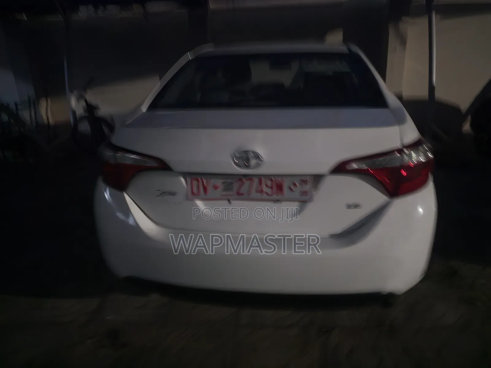 Toyota Corolla LE Premium 4dr Sedan (1.8L 4cyl CVT) 2016 White