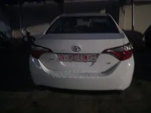 Toyota Corolla LE Premium 4dr Sedan (1.8L 4cyl CVT) 2016 White
