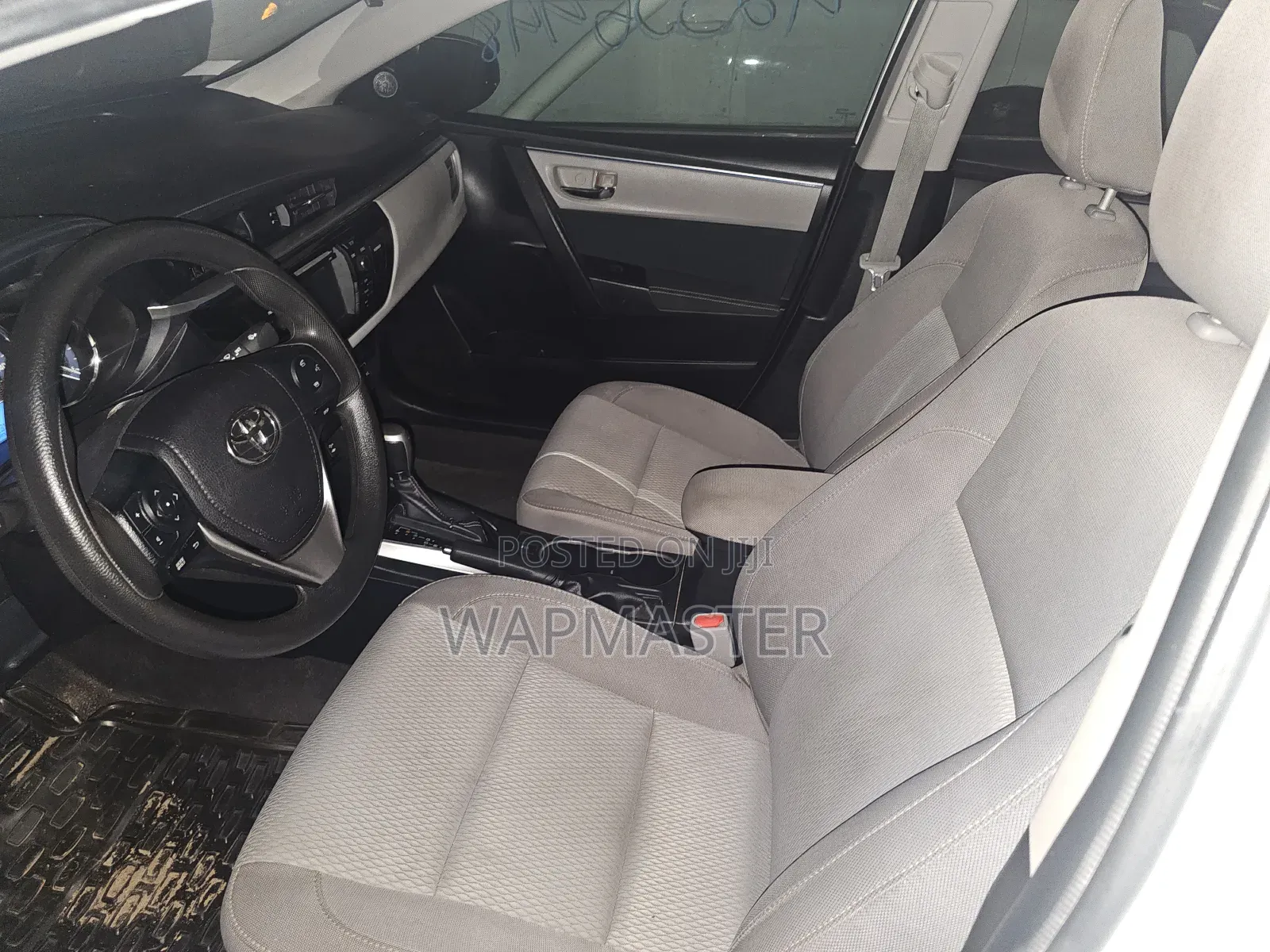 Toyota Corolla LE Premium 4dr Sedan (1.8L 4cyl CVT) 2016 White