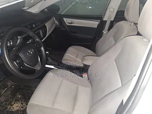 Toyota Corolla LE Premium 4dr Sedan (1.8L 4cyl CVT) 2016 White