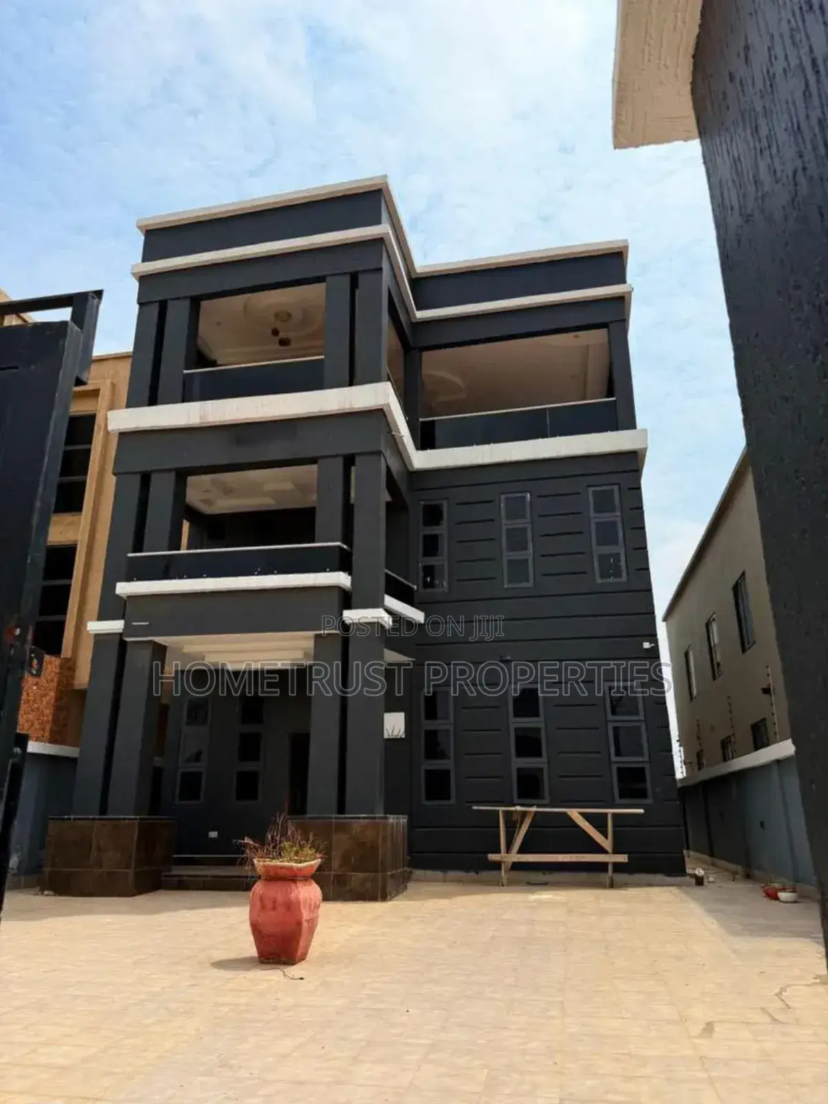 5bdrm Duplex in Hometrust, East Legon for sale